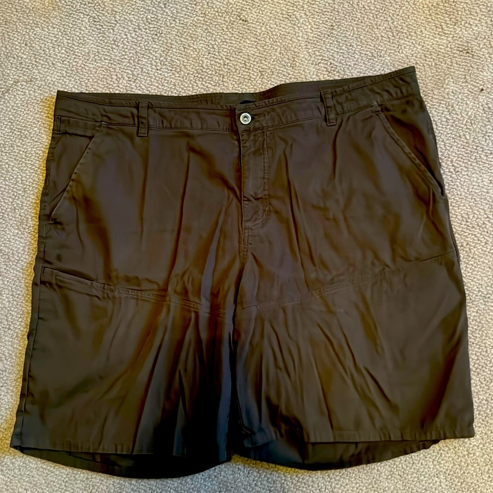 Mountain Hardwear men’s shorts 42x9”